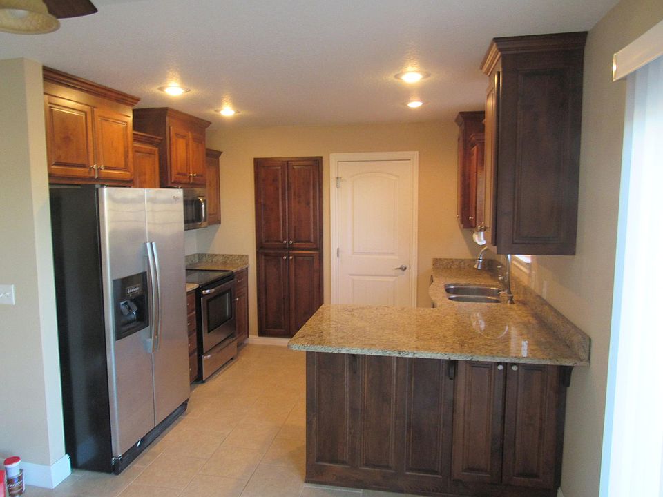 2nd image of 2221 W 29th St