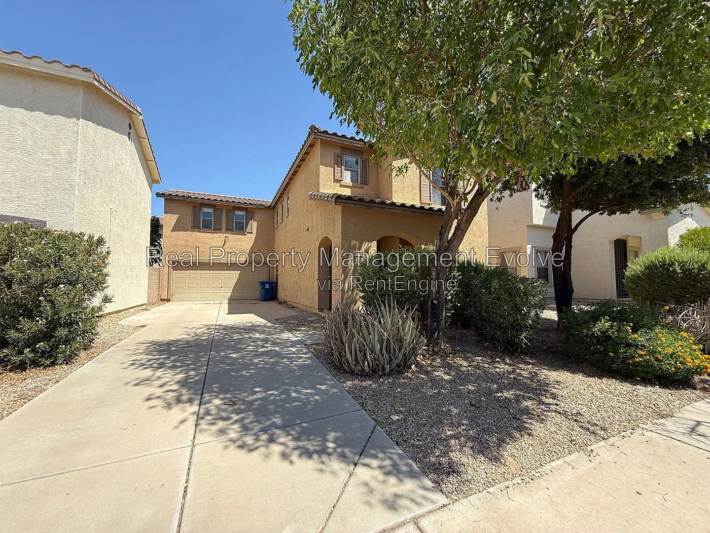 3 bed, 2.5 bath, 1864 sqft, $2,050 — Photo 1
