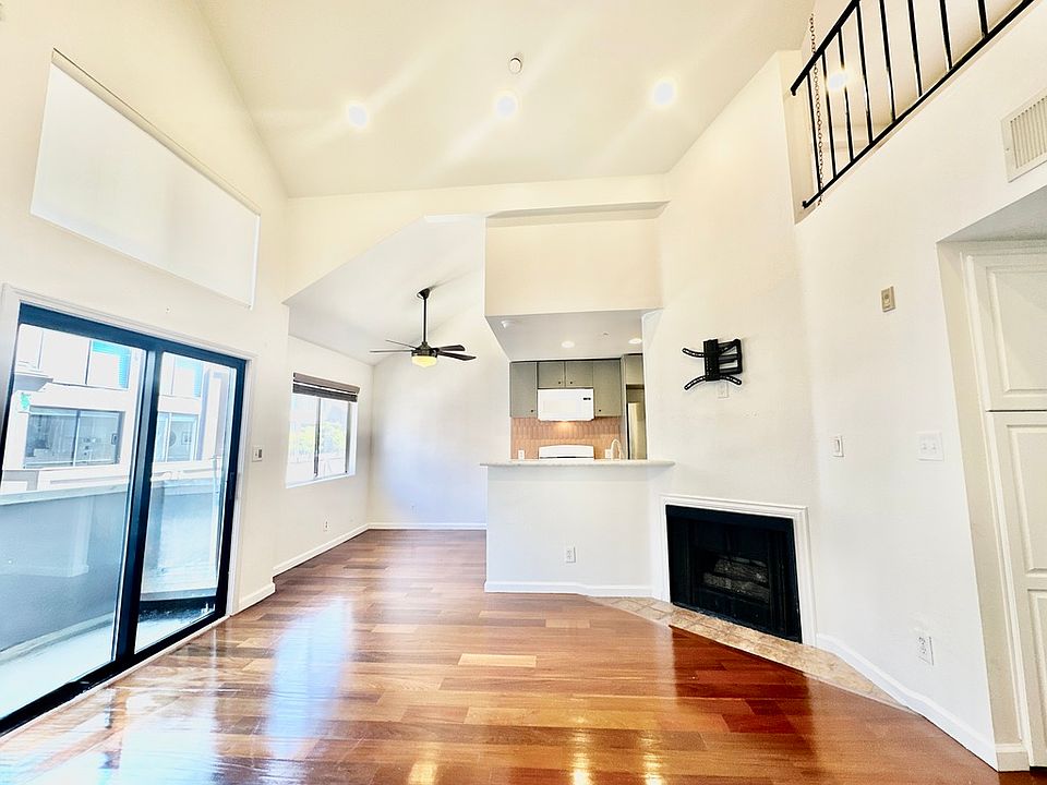 1st image of 1118 E Palmer Ave APT 205