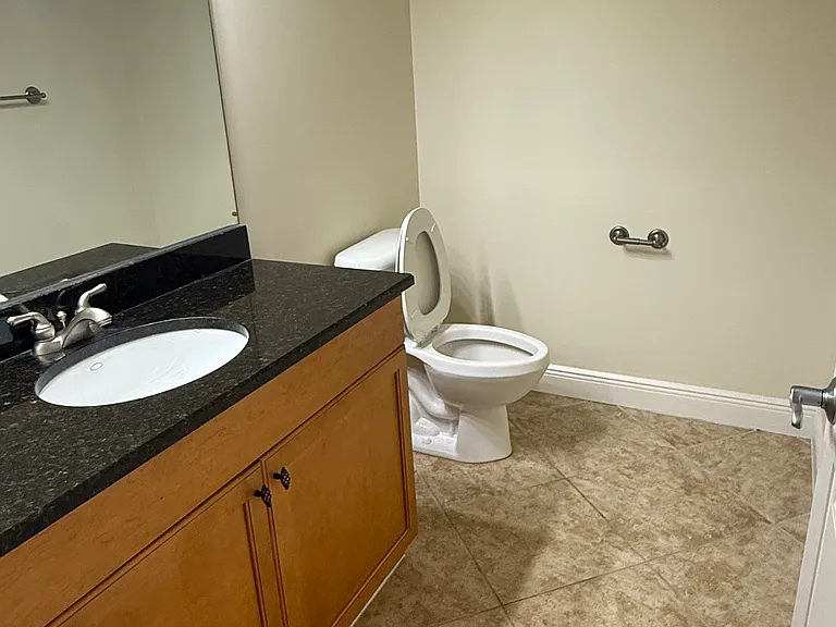 5116 Melbourne St #B-105 — Photo 12