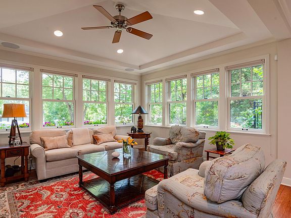 4th image of 545 Montcalm Pl
