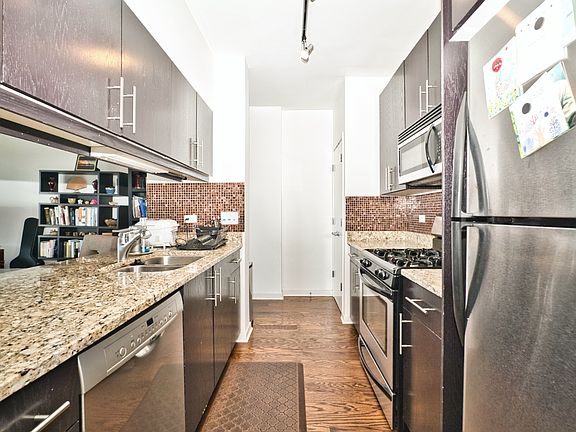4th image of 611 S Wells St #2205