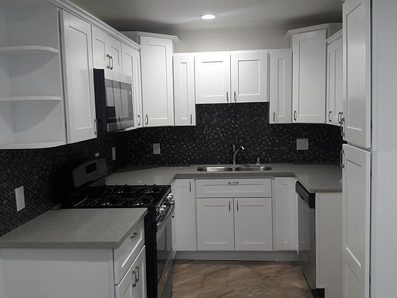 4th image of 4717 Ben Ave #207
