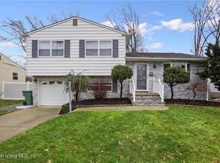 14 Eastlick Rd, Edison, NJ 08817
