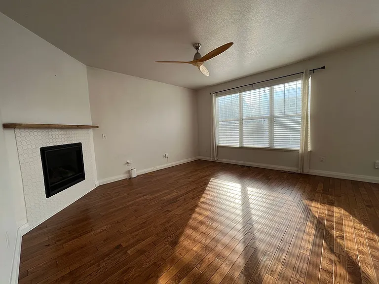 3233 Anika Dr — Photo 14
