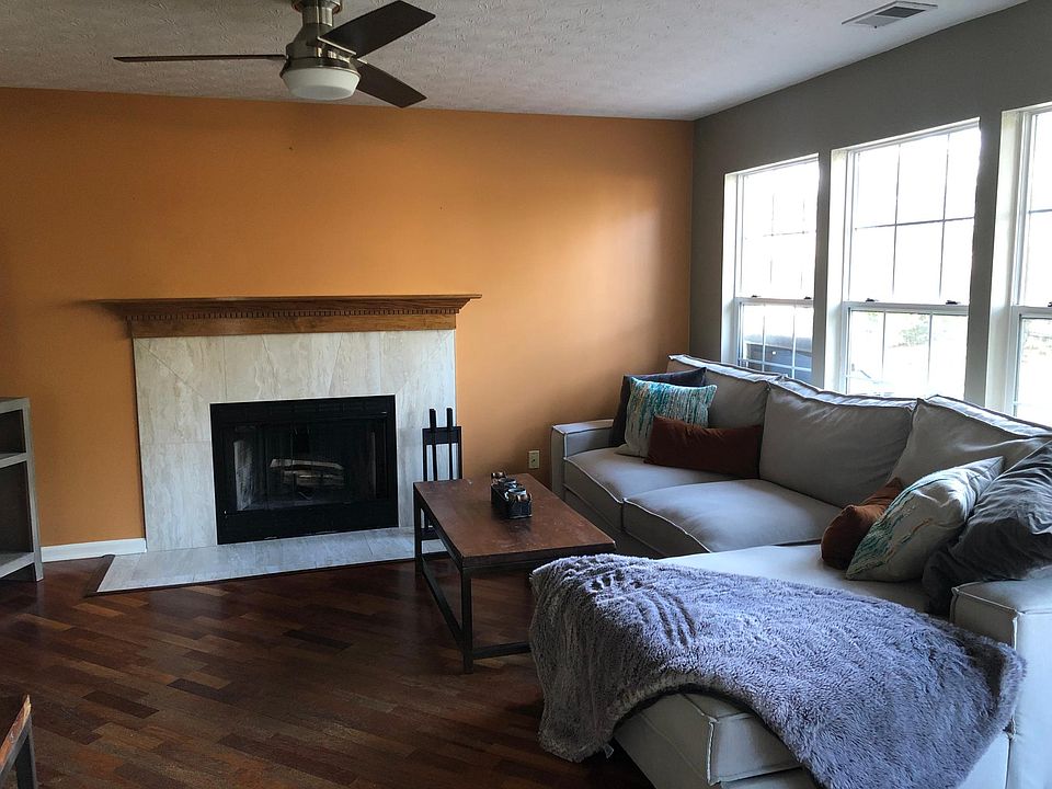 off-kitchen TV/sitting room. Multiple furniture configurations possible.