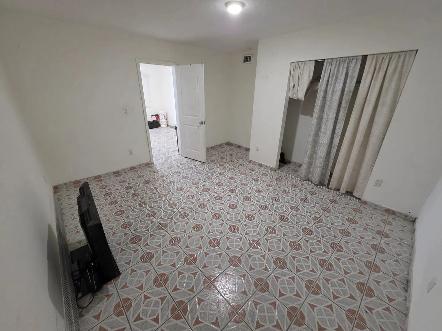 2 bed, 1100 sqft, $1,350 — Photo 2