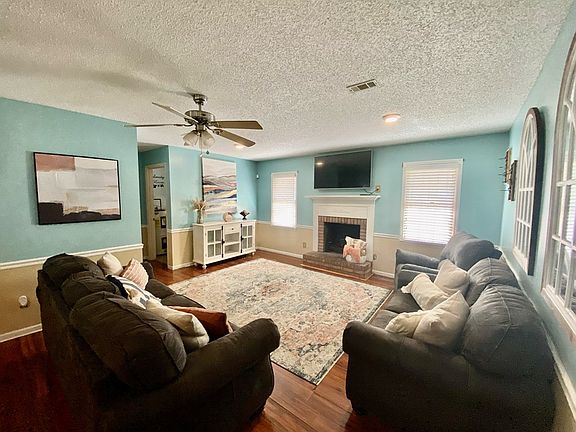 4th image of 1300 Pebblewood Dr