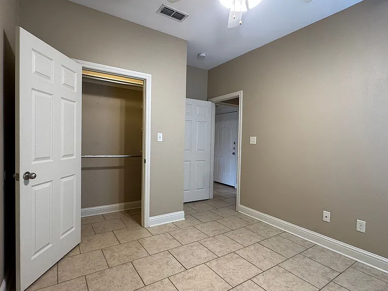 9100 Shadow Oak Dr — Photo 6