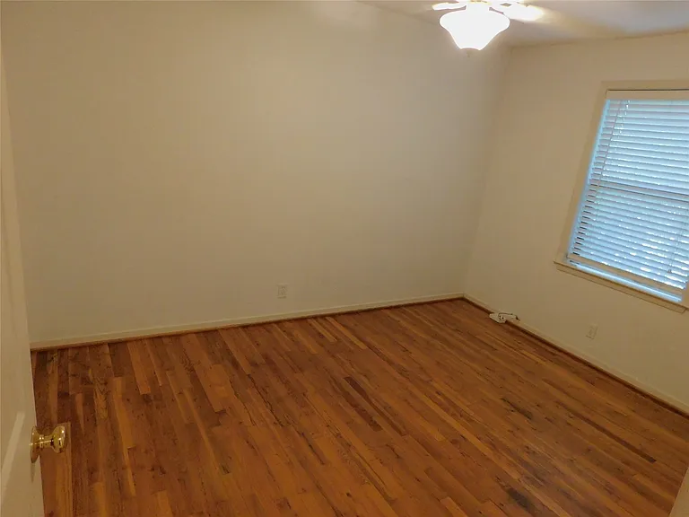 4906 N Hall St — Photo 12