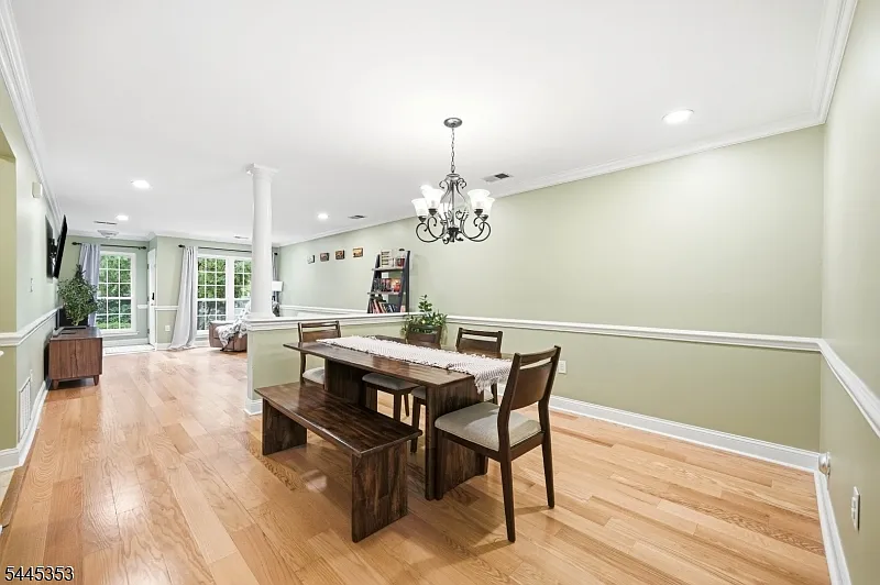 3 bed, 2.5 bath, 1928 sqft, $4,150 — Photo 3