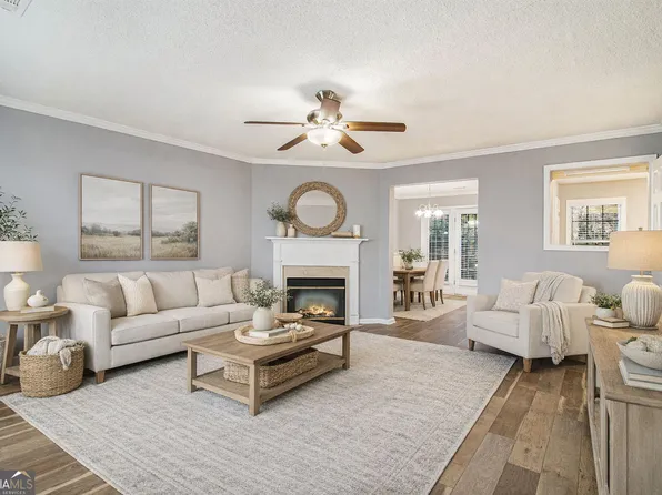 2 Chastain Cir, Newnan, GA 30263