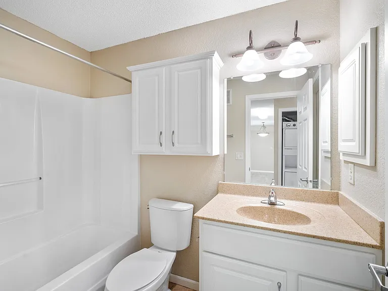 Sterling Ponds Apartments — Photo 6