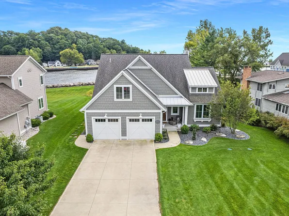 20052 N Shore Dr, Spring Lake, MI 49456