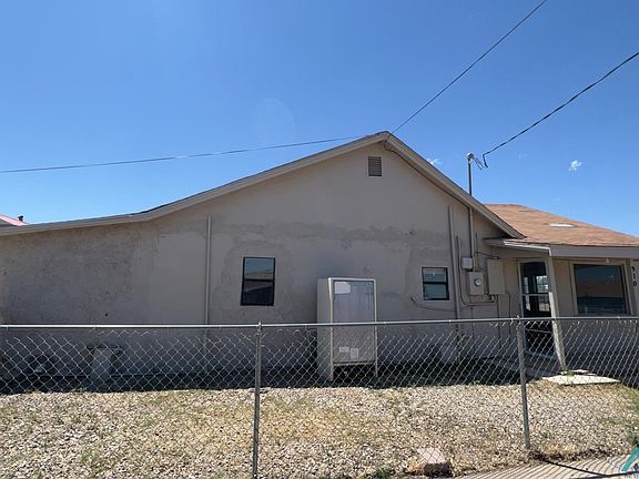 2nd image of 910 W 13th St
