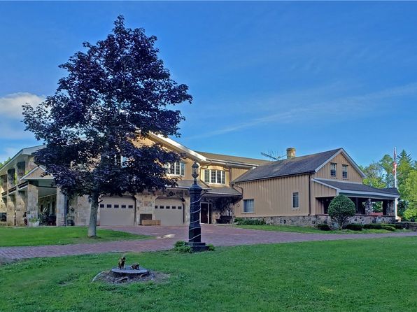 10163 Sampson Rd, Erie, PA 16509
