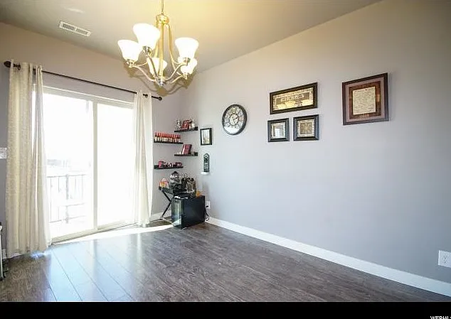 24 W Tytus Dr — Photo 2