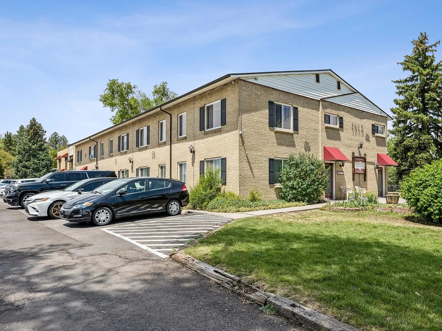 Kimberly Apartments — Photo 2