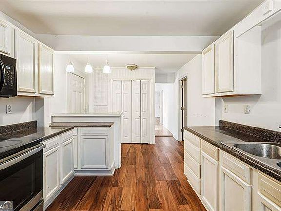 5th image of 159 Fairfield Pl NW