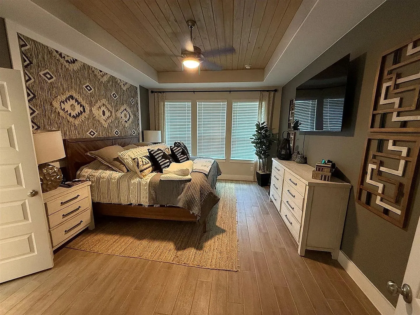 Room in 4 Bedroom Home at Craven Hill Ln — Photo 4