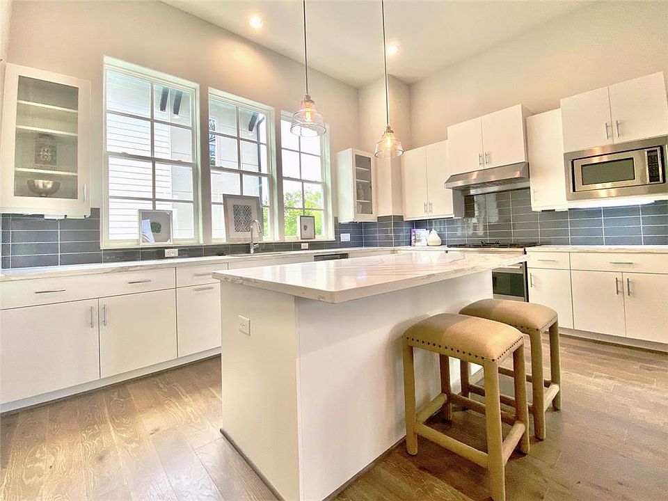 1st image of 7407 Westview Dr #A