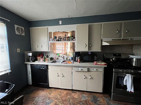 5th image of 395 E 270th St