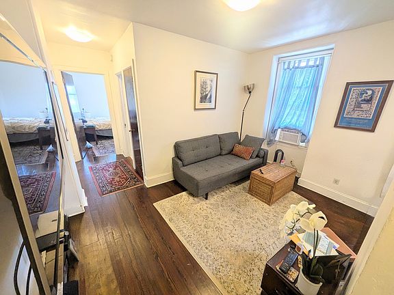2nd image of 1914 Spring Garden St #4R