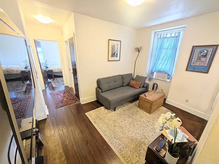 1914 Spring Garden St #4R — Photo 2