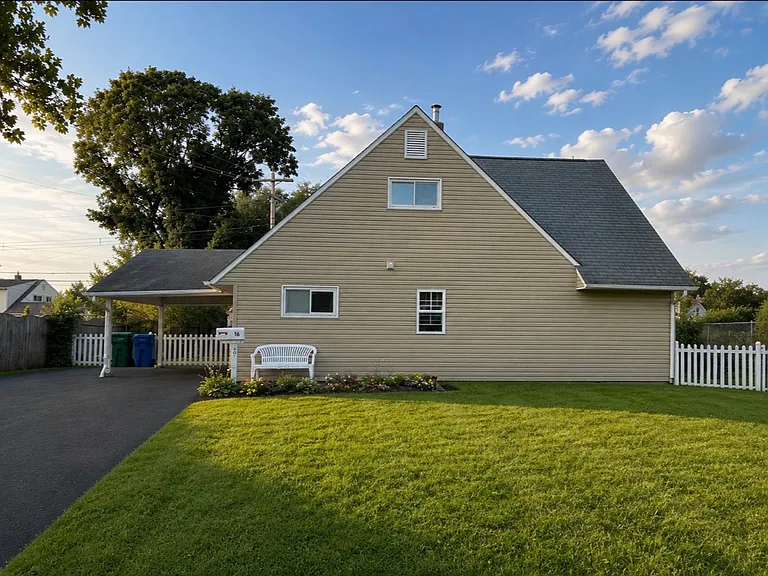 16 Crabtree Dr — Photo 2