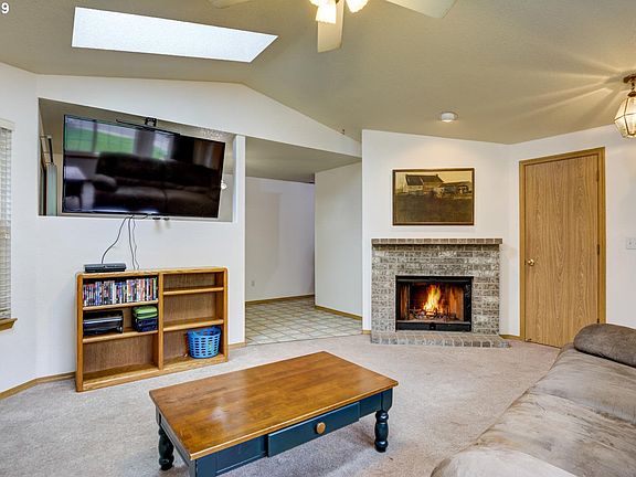 3rd image of 2207 SE 177th Ave