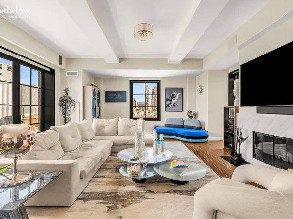 425 West 50th Street image 1 of 16