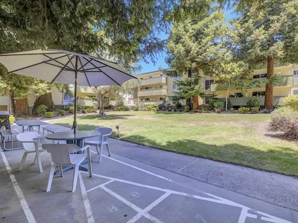1031 Crestview Dr APT 216, Mountain View, CA 94040