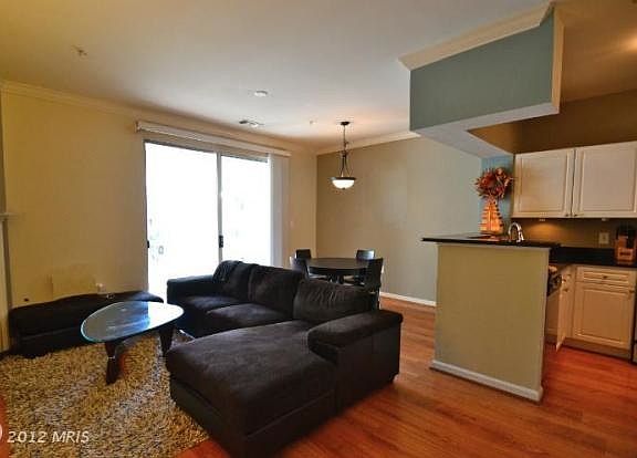4th image of 2101 Highcourt Ln