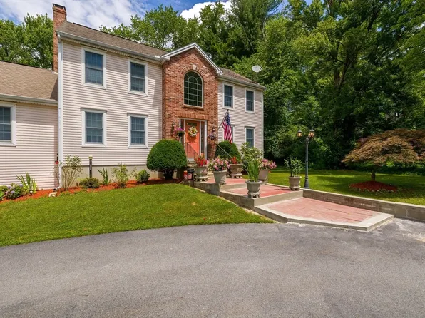 35 Burnap St, Auburn, MA 01501