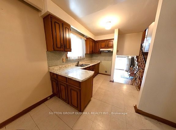 4th image of 8 Richgrove Dr
