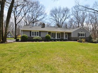 608 Bread And Cheese Hollow Rd, Northport, NY