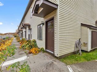 10 Brook Front Ln UNIT 10, Pomfret Center, CT 06259