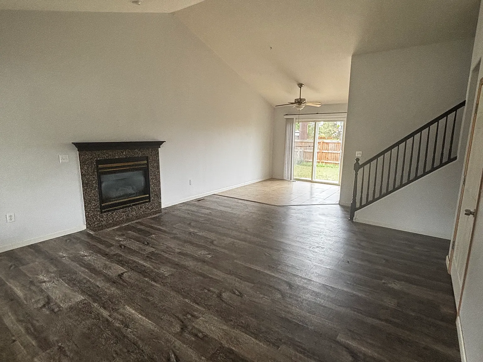 3 bed, 2.5 bath, 1304 sqft, $2,400 — Photo 2