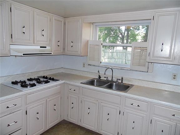 5th image of 408 Tailholt Ln