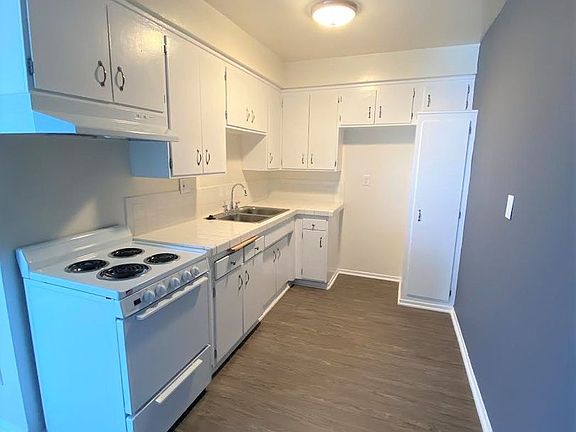 3rd image of 13637 Cordary Ave APT 44
