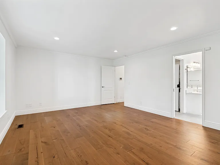 1241 Cambridge Ct — Photo 29