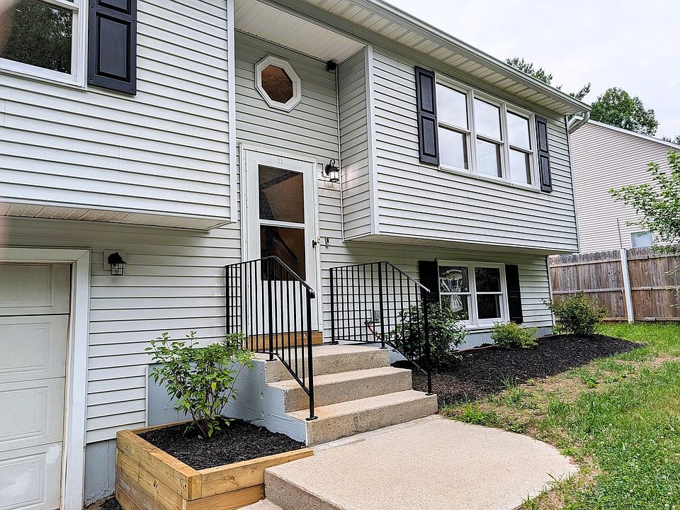 1st image of 22 Pine Needle Ln