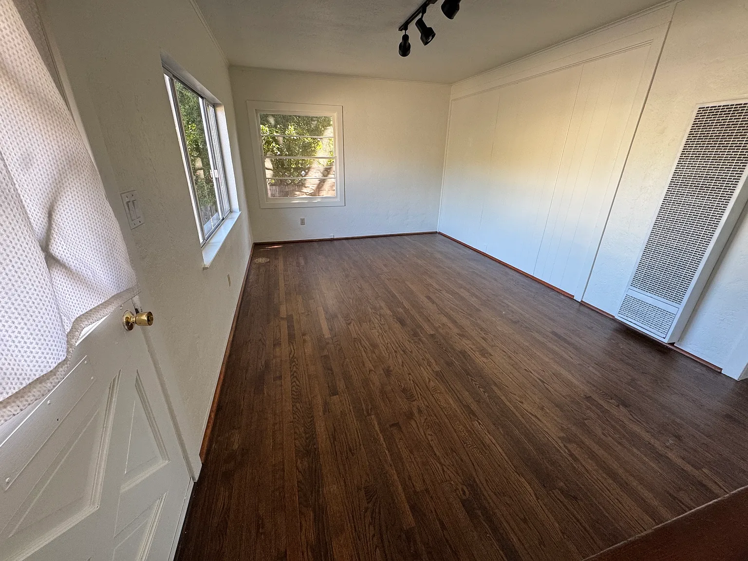 2 bed, 1074 sqft, $4,450 — Photo 3