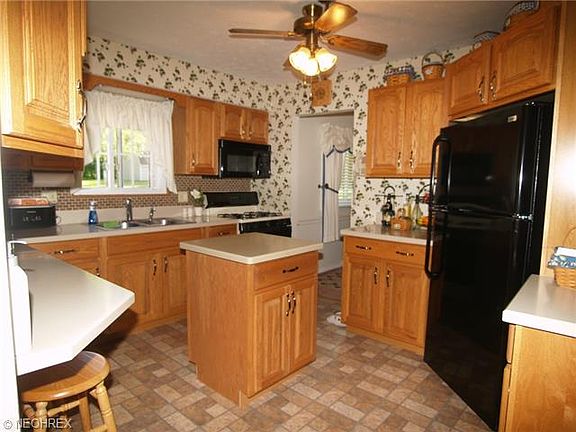 3rd image of 9435 Fairfield Dr