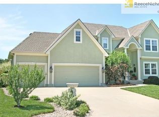 2732 SW Regal Dr, Lees Summit, MO 64082