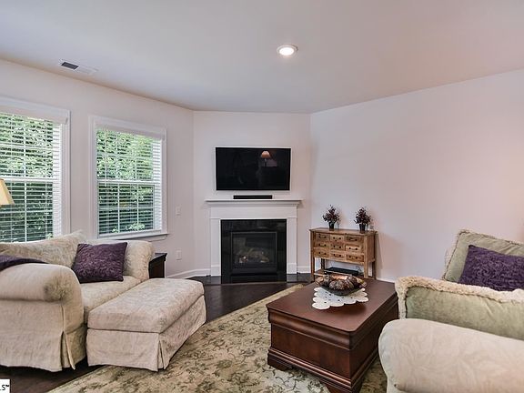 5th image of 30 Oaklynn Ct