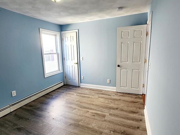 4th image of 23 Tiffany St Floor 1