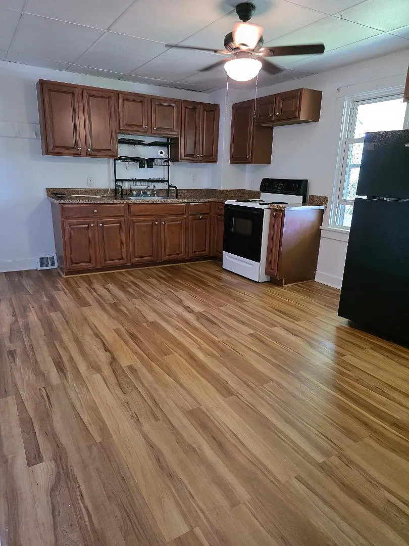 425 Mount Vernon Ave — Photo 3