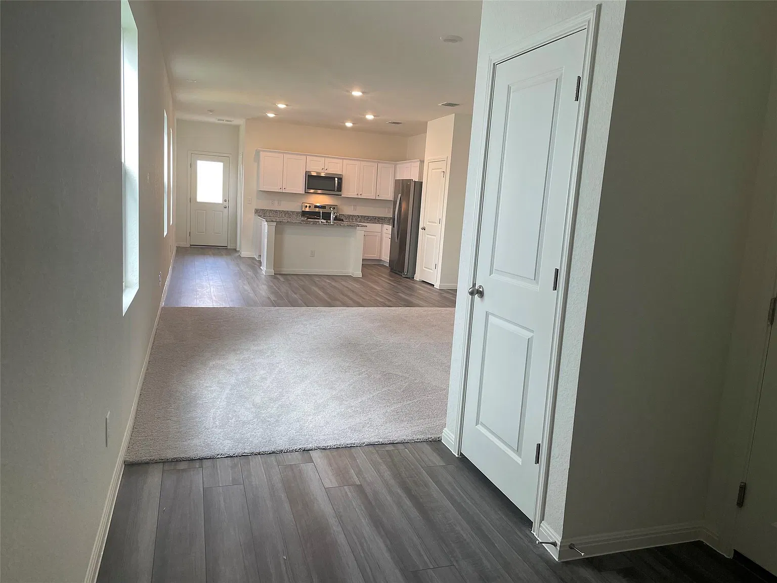 3 bed, 2.0 bath, 1401 sqft, $1,800 — Photo 3