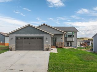 312 Giants Dr, Rapid City, SD 57701